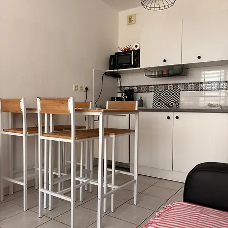아파트 Petit Chez Moi Avec Parking 님