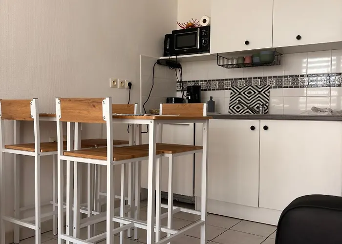 Διαμέρισμα Petit Chez Moi Avec Parking Νιμ